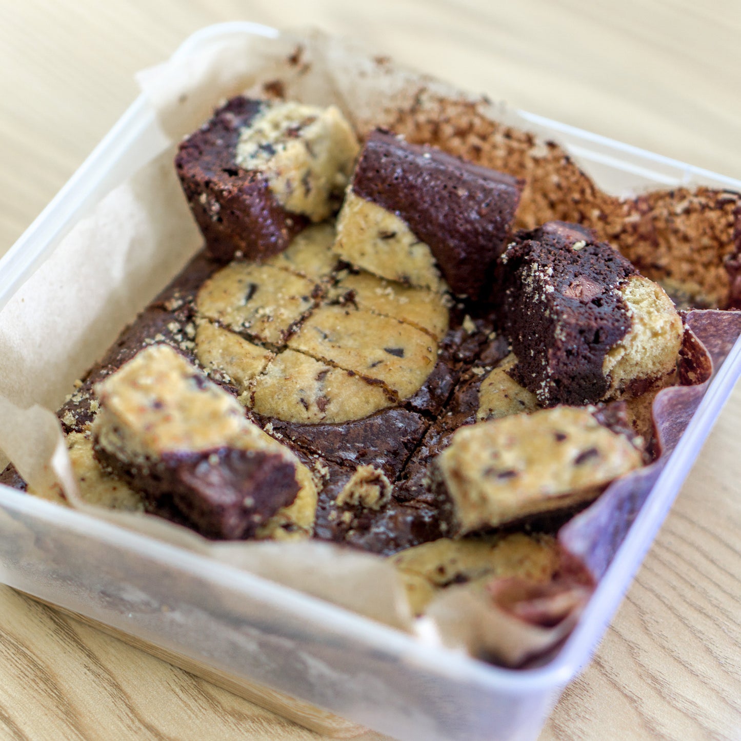 Brookie (Chocolate Chunks Cookie-Brownies)